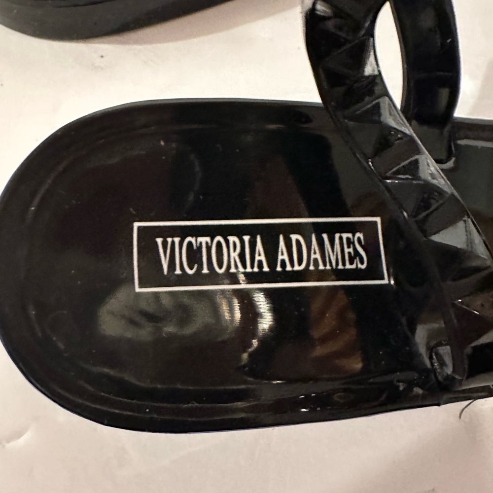 Victoria Adames - Picture 6 of 10